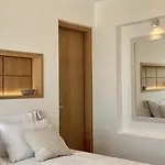 Olive Breeze , Naousa * Isterni (Paros)