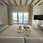 Olive Breeze , Naousa