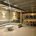 Olive Breeze , Naousa * Isterni (Paros)