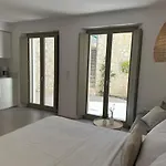 Olive Breeze , Naousa * Isterni (Paros)