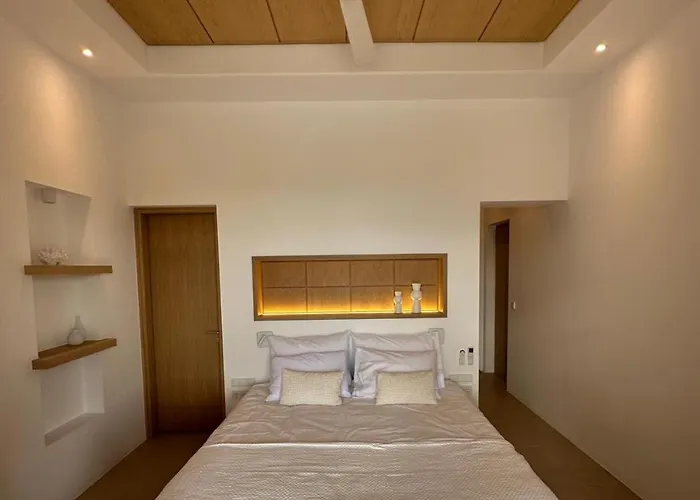 Olive Breeze , Naousa * Isterni (Paros)