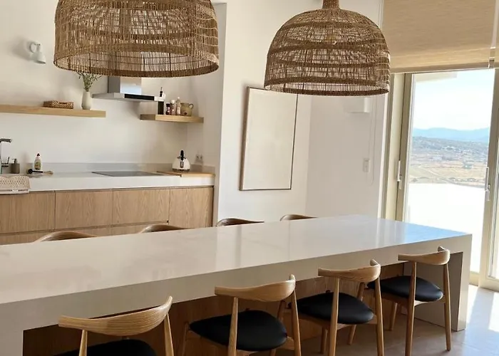 Willa Olive Breeze , Naousa *