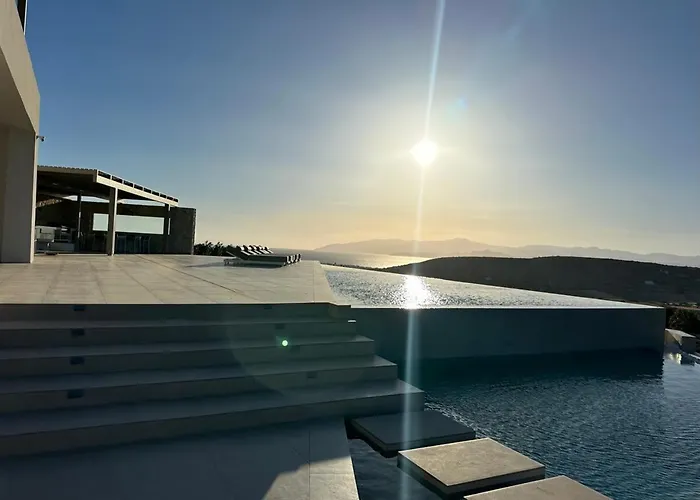 Olive Breeze , Naousa Willa