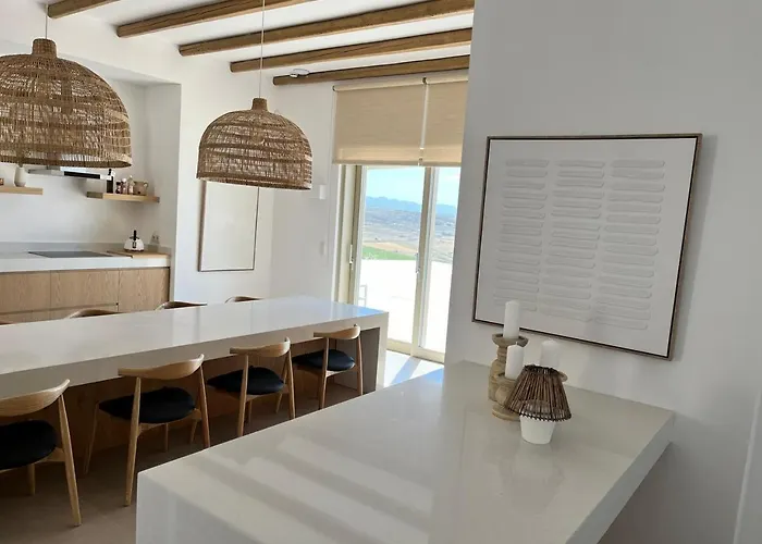 Olive Breeze , Naousa Willa