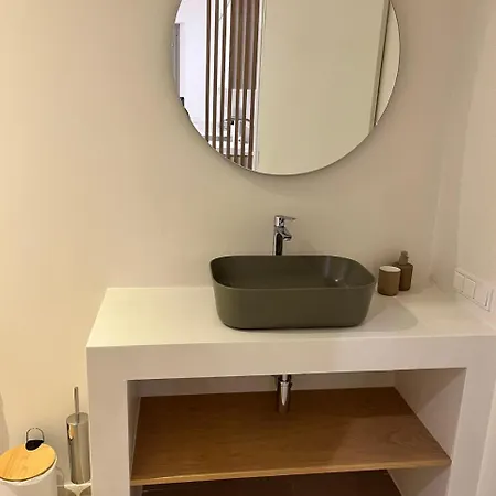 Olive Breeze , Naousa فيلة