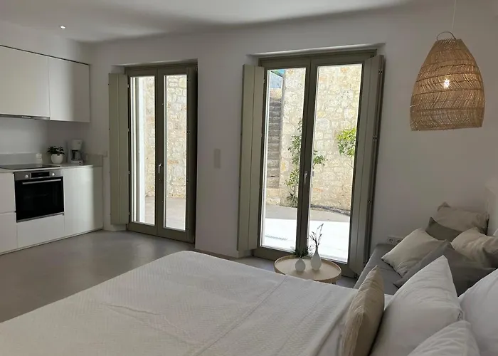 Olive Breeze , Naousa * Isterni (Paros)