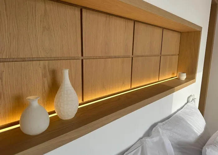 Olive Breeze , Naousa